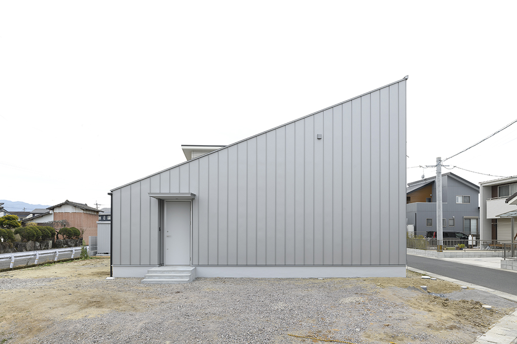 中津市の二階建て住宅